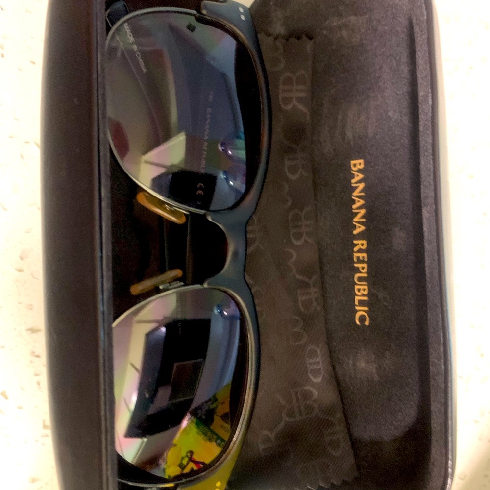 Banana Republic brown sunglasses w brown tortoise frame
